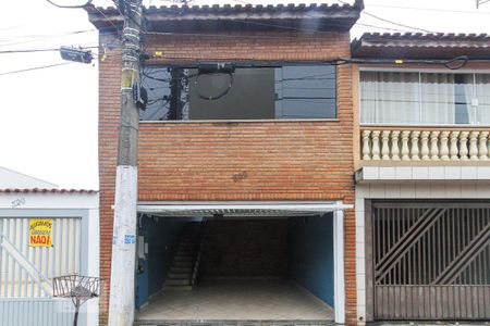 Casa à venda com 200m², 3 quartos e 2 vagas Casa à venda com 200m², 3 quartos e 2 vagasFachada