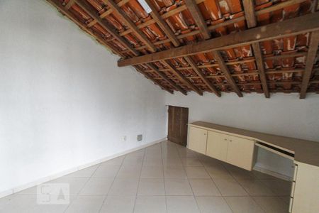 Casa à venda com 200m², 3 quartos e 2 vagas Casa à venda com 200m², 3 quartos e 2 vagasescritório Terraço