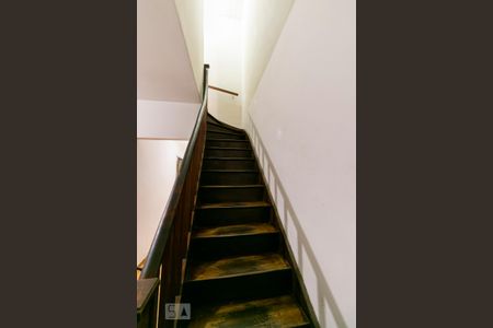 Escadas de casa à venda com 3 quartos, 100m² em Canindé, São Paulo