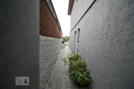 Casa à venda com 121m², 2 quartos e 2 vagas Casa à venda com 121m², 2 quartos e 2 vagasCorredor lateral