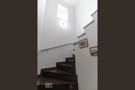 Escada de casa à venda com 5 quartos, 180m² em Vila Santo Estéfano, São Paulo