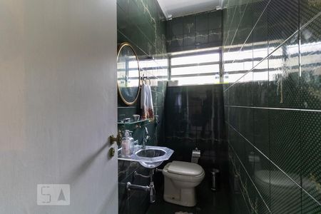 Casa à venda com 180m², 5 quartos e 2 vagasBanheiro
