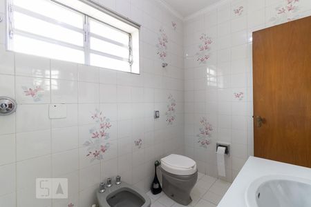 Casa à venda com 180m², 5 quartos e 2 vagasBanheiro de Suíte