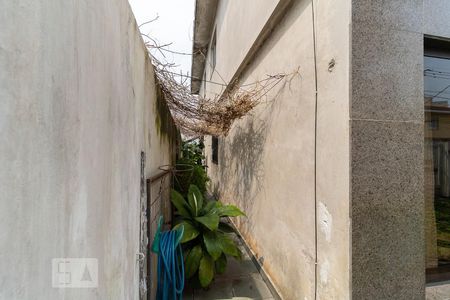 Casa à venda com 180m², 5 quartos e 2 vagasCorredor Lateral