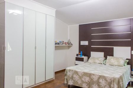 Casa à venda com 180m², 4 quartos e 3 vagasSuíte 2