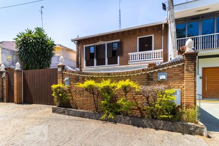 Casa para alugar com 273m², 3 quartos e 5 vagasFachada