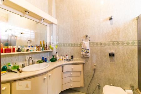 Casa para alugar com 273m², 3 quartos e 5 vagasBanheiro da suíte