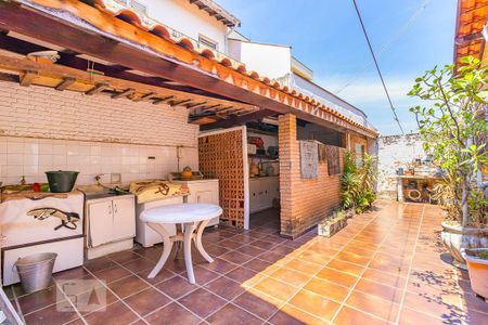 Casa para alugar com 273m², 3 quartos e 5 vagasQuintal