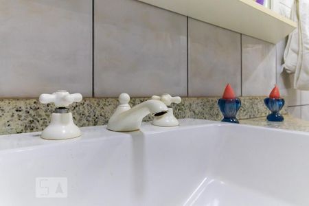 Casa para alugar com 273m², 3 quartos e 5 vagasBanheiro social