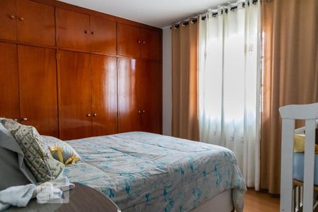 Casa à venda com 300m², 4 quartos e 3 vagas Casa à venda com 300m², 4 quartos e 3 vagasQuarto 1