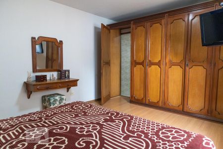 Casa à venda com 300m², 4 quartos e 3 vagas Casa à venda com 300m², 4 quartos e 3 vagasSuíte