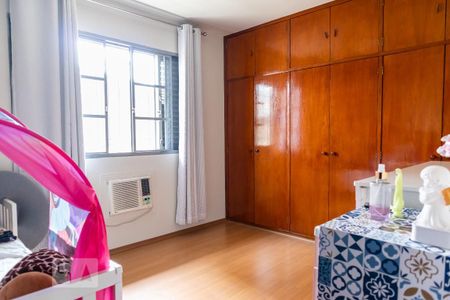 Casa à venda com 300m², 4 quartos e 3 vagas Casa à venda com 300m², 4 quartos e 3 vagasQuarto 2