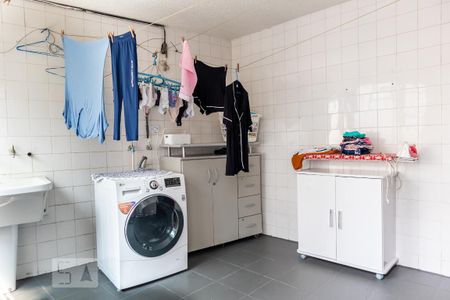 Casa à venda com 300m², 4 quartos e 3 vagas Casa à venda com 300m², 4 quartos e 3 vagasÁrea de serviço