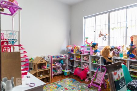 Casa à venda com 300m², 4 quartos e 3 vagas Casa à venda com 300m², 4 quartos e 3 vagasQuarto de brinquedos