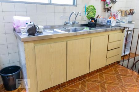 Casa à venda com 300m², 4 quartos e 3 vagas Casa à venda com 300m², 4 quartos e 3 vagasCozinha