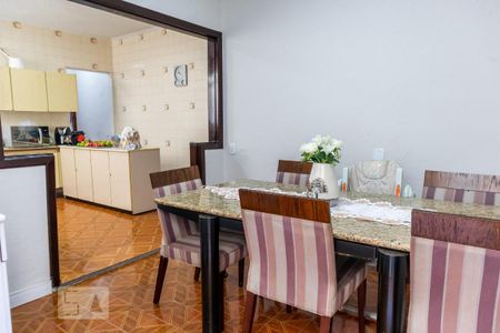 Casa à venda com 300m², 4 quartos e 3 vagas Casa à venda com 300m², 4 quartos e 3 vagasCozinha
