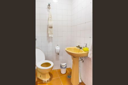 Casa à venda com 300m², 4 quartos e 3 vagas Casa à venda com 300m², 4 quartos e 3 vagasBanheiro de serviço