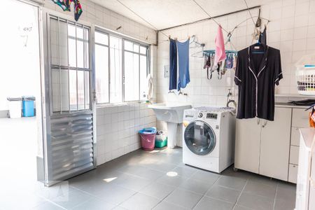 Casa à venda com 300m², 4 quartos e 3 vagas Casa à venda com 300m², 4 quartos e 3 vagasÁrea de serviço