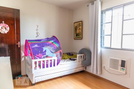 Casa à venda com 300m², 4 quartos e 3 vagas Casa à venda com 300m², 4 quartos e 3 vagasQuarto 2