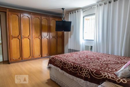 Casa à venda com 300m², 4 quartos e 3 vagas Casa à venda com 300m², 4 quartos e 3 vagasSuíte