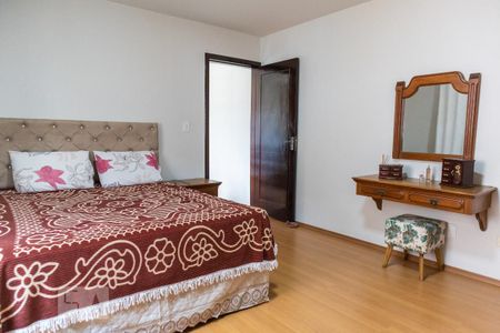 Casa à venda com 300m², 4 quartos e 3 vagas Casa à venda com 300m², 4 quartos e 3 vagasSuíte