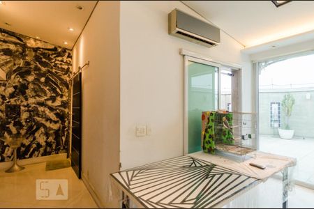 Apartamento à venda com 205m², 2 quartos e 2 vagas Apartamento à venda com 205m², 2 quartos e 2 vagasSala cobertura