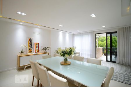 Sala de apartamento para alugar com 3 quartos, 150m² em Barra da Tijuca, Rio de Janeiro