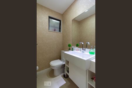 Lavabo de apartamento para alugar com 3 quartos, 150m² em Barra da Tijuca, Rio de Janeiro