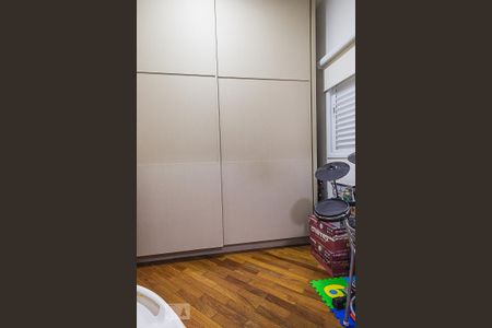 Apartamento à venda com 122m², 2 quartos e 2 vagas Apartamento à venda com 122m², 2 quartos e 2 vagasCloset da suíte