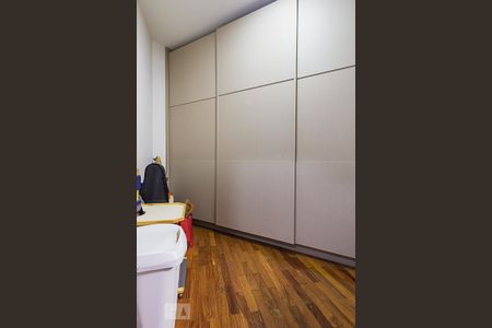 Apartamento à venda com 122m², 2 quartos e 2 vagas Apartamento à venda com 122m², 2 quartos e 2 vagasCloset da suíte