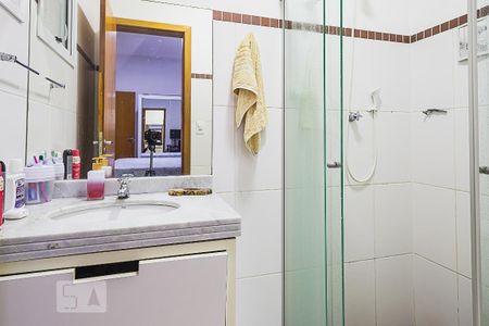 Apartamento à venda com 122m², 2 quartos e 2 vagas Apartamento à venda com 122m², 2 quartos e 2 vagasBanheiro da Suíte