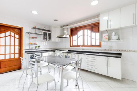 Casa à venda com 494m², 5 quartos e 6 vagas Casa à venda com 494m², 5 quartos e 6 vagasCozinha 1