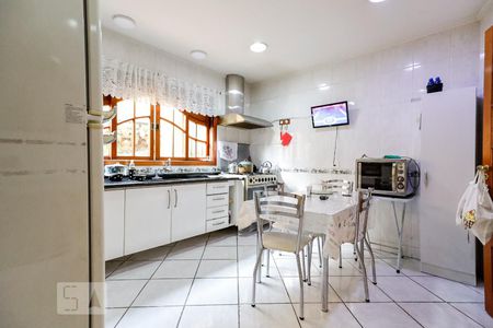 Casa à venda com 494m², 5 quartos e 6 vagas Casa à venda com 494m², 5 quartos e 6 vagasCozinha 2