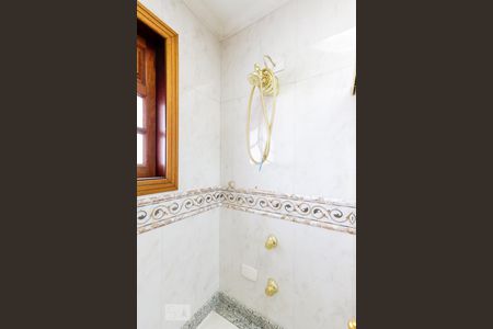 Casa à venda com 494m², 5 quartos e 6 vagas Casa à venda com 494m², 5 quartos e 6 vagasBanheiro da suíte 1