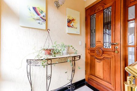 Casa à venda com 494m², 5 quartos e 6 vagas Casa à venda com 494m², 5 quartos e 6 vagasHall de Entrada Casa 1