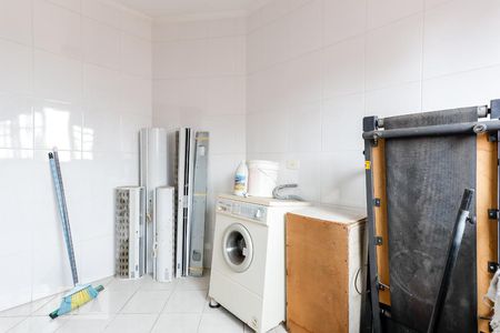 Casa à venda com 494m², 5 quartos e 6 vagas Casa à venda com 494m², 5 quartos e 6 vagasÁrea de Serviço 1