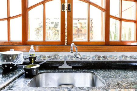 Casa à venda com 494m², 5 quartos e 6 vagas Casa à venda com 494m², 5 quartos e 6 vagasCozinha 2