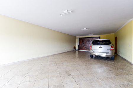 Casa à venda com 494m², 5 quartos e 6 vagas Casa à venda com 494m², 5 quartos e 6 vagasGaragem