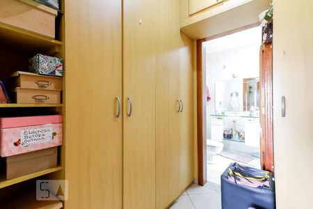 Casa à venda com 494m², 5 quartos e 6 vagas Casa à venda com 494m², 5 quartos e 6 vagasCloset da Suíte 3