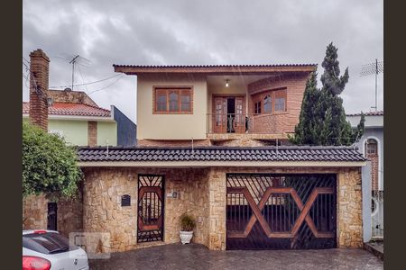 Casa à venda com 494m², 5 quartos e 6 vagas Casa à venda com 494m², 5 quartos e 6 vagasFachada
