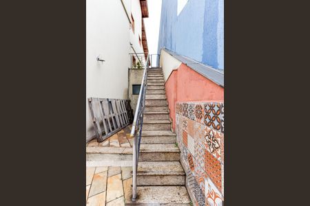 Casa à venda com 494m², 5 quartos e 6 vagas Casa à venda com 494m², 5 quartos e 6 vagasEscada