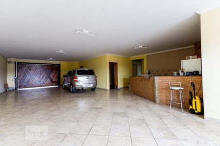 Casa à venda com 494m², 5 quartos e 6 vagas Casa à venda com 494m², 5 quartos e 6 vagasGaragem