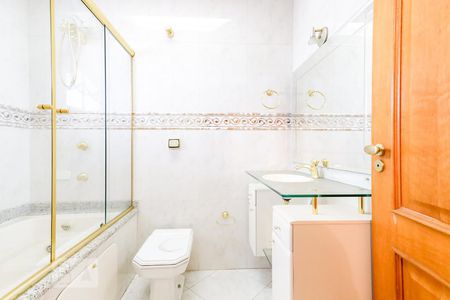 Casa à venda com 494m², 5 quartos e 6 vagas Casa à venda com 494m², 5 quartos e 6 vagasBanheiro da suíte 1