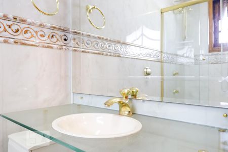 Casa à venda com 494m², 5 quartos e 6 vagas Casa à venda com 494m², 5 quartos e 6 vagasBanheiro da suíte 1