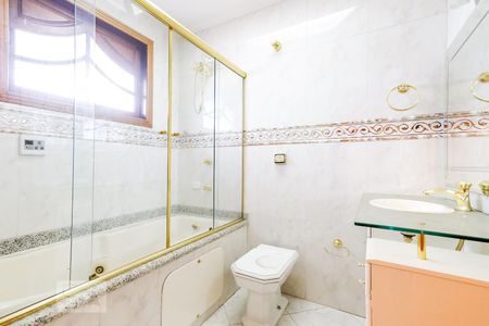 Casa à venda com 494m², 5 quartos e 6 vagas Casa à venda com 494m², 5 quartos e 6 vagasBanheiro da suíte 1