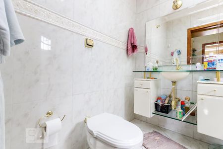 Casa à venda com 494m², 5 quartos e 6 vagas Casa à venda com 494m², 5 quartos e 6 vagasBanheiro da Suíte 3