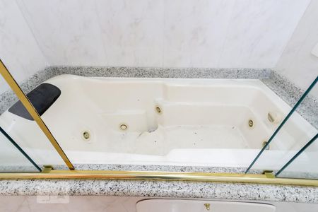 Casa à venda com 494m², 5 quartos e 6 vagas Casa à venda com 494m², 5 quartos e 6 vagasBanheiro da suíte 1