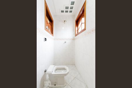 Casa à venda com 494m², 5 quartos e 6 vagas Casa à venda com 494m², 5 quartos e 6 vagasBanheiro da Suíte 2