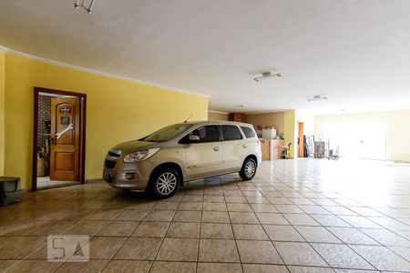 Casa à venda com 494m², 5 quartos e 6 vagas Casa à venda com 494m², 5 quartos e 6 vagasGaragem