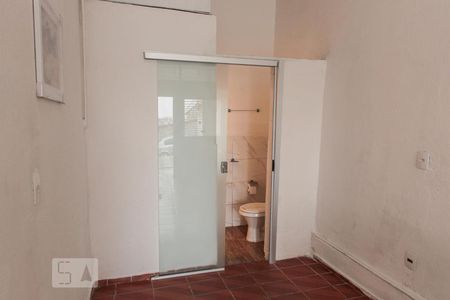 Banheiro de kitnet/studio para alugar com 1 quarto, 22m² em Santo André, Belo Horizonte